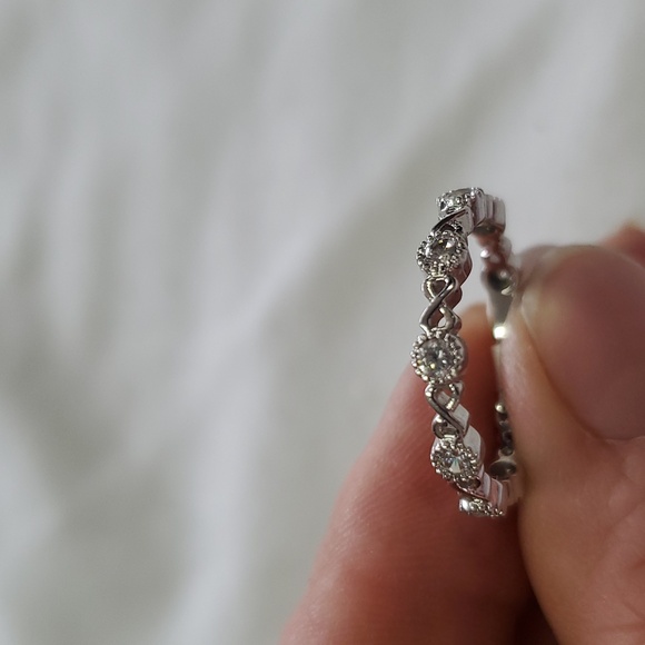 Jewelry - Rhodium plated ring